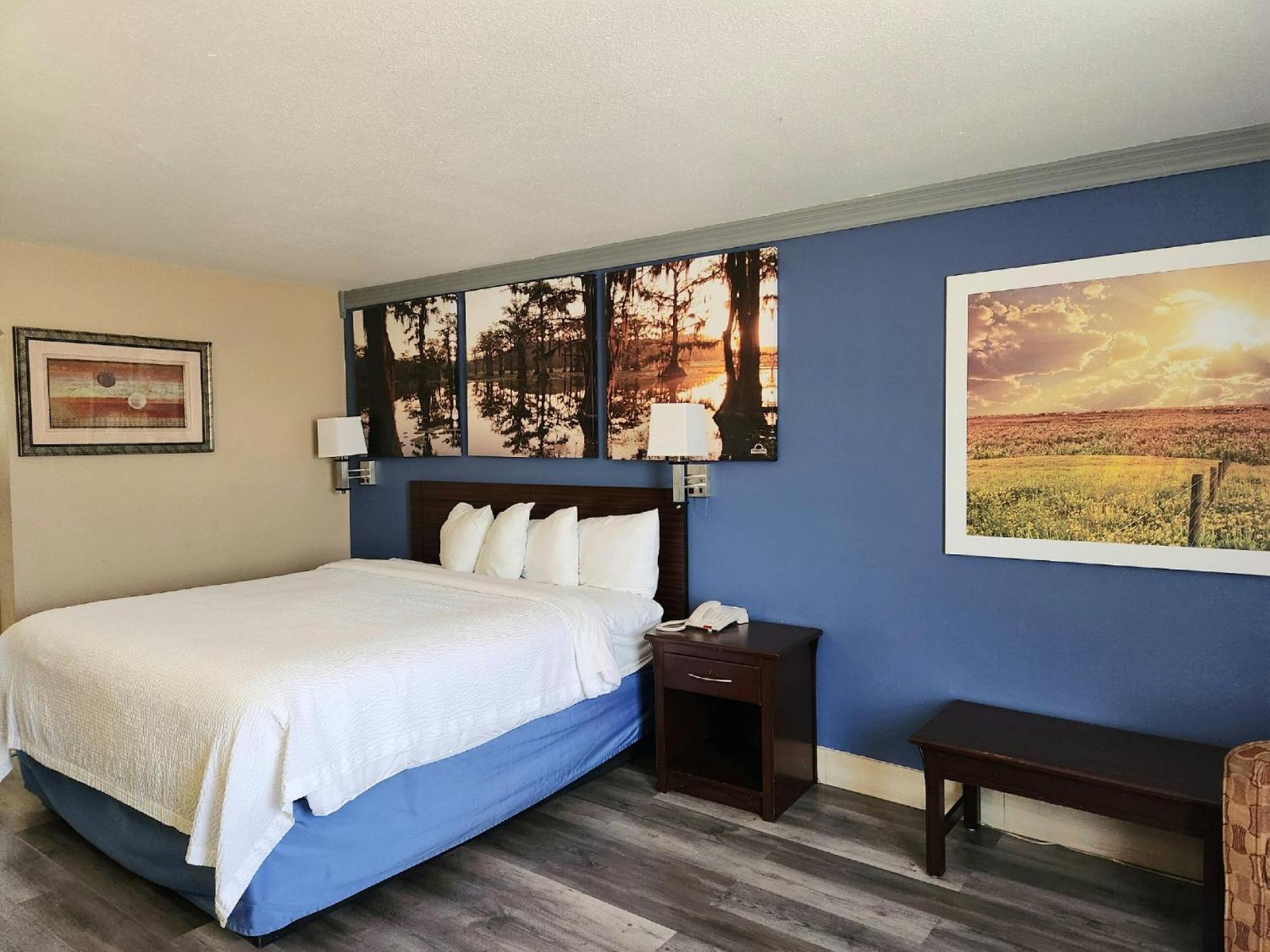 Days Inn By Wyndham Rosenberg Exterior photo